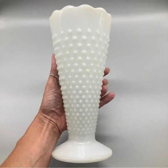 Anchor Hocking Milk Glass Hobnail Trumpet Vase/Wedding/Flower Arrangements /Gift - Picture 7 of 8